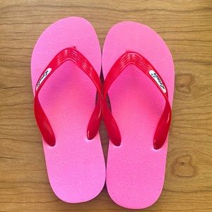 Locals Hawaii Hot Pink Ladies Flip Flops size 8